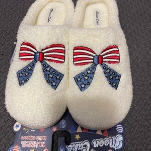 NWT Women's Cozy Slippers with Patriotic Bow Size XL
